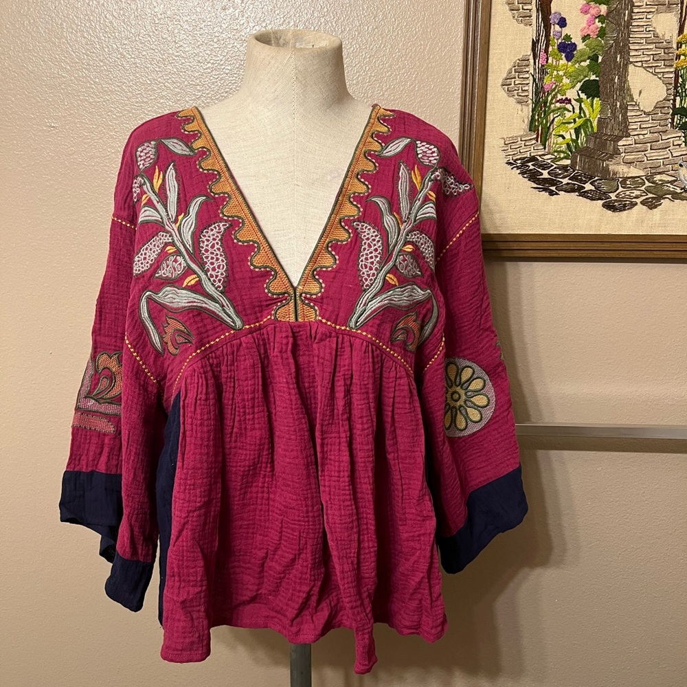 Veveret Bohemian Embroidered V-Neck Women’s Top in Fuchsia size S
